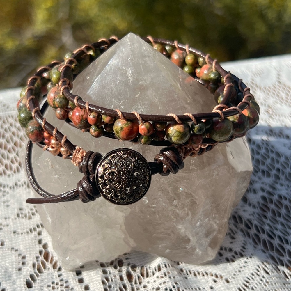 HM048 Double leather wrap Unikite bracelet with vintage metal button closure. - Picture 4 of 5
